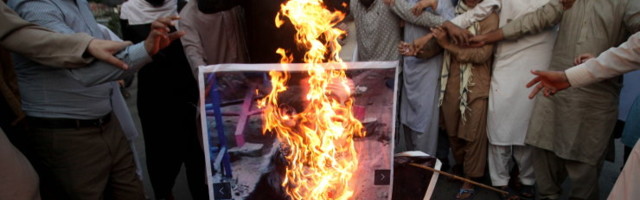 ÜLEVAADE | Moslemimaailmas levib valitsuste toel Macroni ja Prantsusmaa vastane raev