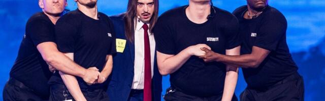 KLÕPSUD | „Ma olen nüüd tiimis!“ Tommy Cash näitas uhkusega AC Milani jalkasärki, kus ilutseb tema nimi