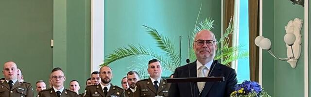 President Karis Kaitseväe Akadeemia lõpuaktusel: kodanikud kannavad oma riigi ees ühiskondlikku vastutust