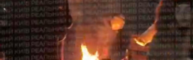 VIDEO: Kiievi elaniku kogunevad õue lõkke äärde, et sooja saada ja süüa teha