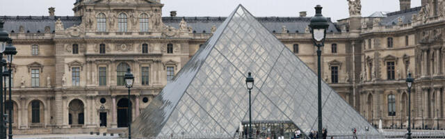 Meedia: Louvre'ist varastati juveele, seal hulgas Napoleoni esemeid