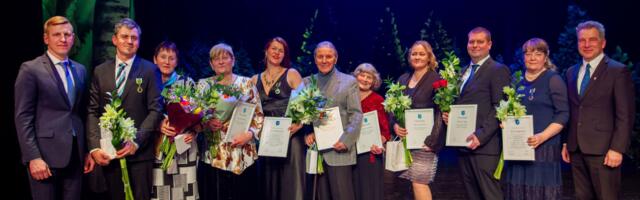 Võrumaa Arenduskeskus jagas Eesti Vabariigi 106. aastapäeva tähistamise eel Võru maakonna kõrgeimaid autasusid
