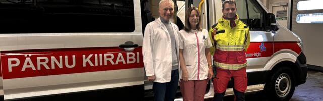 GALERII: Pärnu haigla kiirabi sai kaks uut kiirabiautot ja mobiilse hapnikukontsentraatori