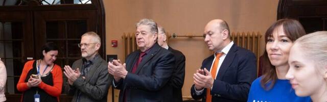 GALERII | Hiiumaa saatkond Riigikogus on avatud