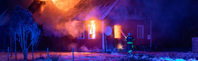 Galerii: Ürus kukkus majapõlengus kaks inimest