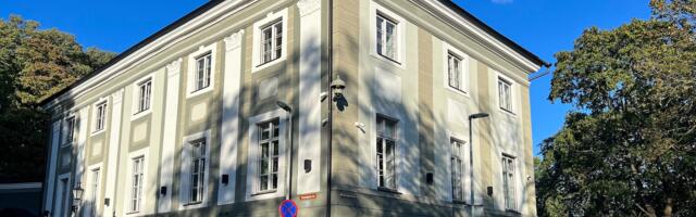 Valimisvaatleja Kaspar Kartanas eemaldati valimiskomisjoni koosolekult politseiga