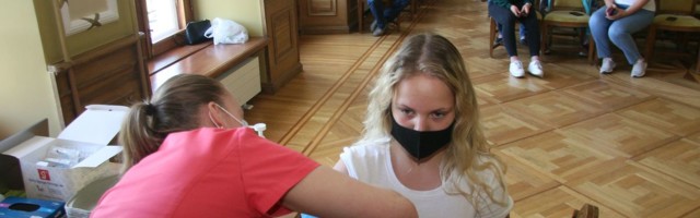 Süstimisbrigaadide tulek töökohale vähendas vaktsiinipelgu