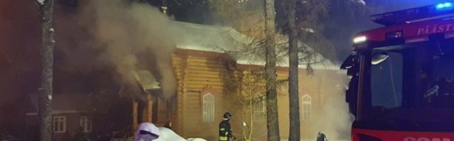 Reporter: Narva-Jõesuu Kasaani Ikooni kirik lahvatas põlema