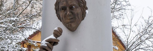 Esmaspäeval Viljandi linnavalitsuse istungil otsustati Jaak Joala monument kinni katta