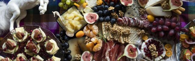 Aastavahetus ahjupraeta. Proovi fotograafi ja toiduentusiasti Hele-Mai Alamaa külluslikku suupistepaletti