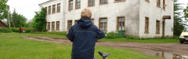 Mari-Vivian Ellam: Kaja Kallasel on kärbetest huvitav arusaam - koolid suletakse, aga riigikogu palk tõuseb