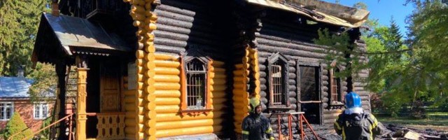 Kolmandat  korda süüdatud Narva-Jõesuu kirik hävis tules