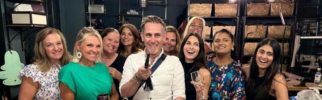 Disainiöö erikülaliseks on aksessuaaridisainer Anthony Luciano New Yorgist