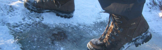 Tartlased on hakanud jäätunud Emajõge jalakäiguteena kasutama