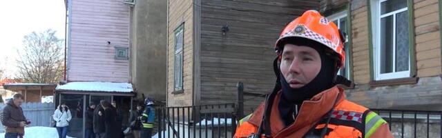 Reporter: Paldiski maanteel süttis kahekorruseline puust elumaja