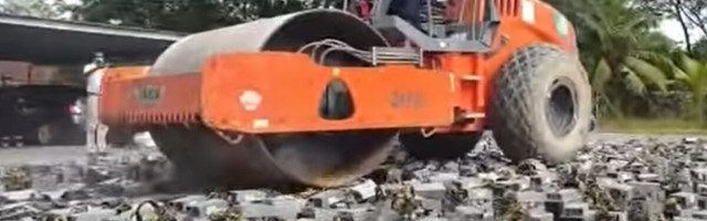 VIDEO | Aia! Teerull hävitab miljoni euro väärtuses Bitcoini kaevandamise arvuteid