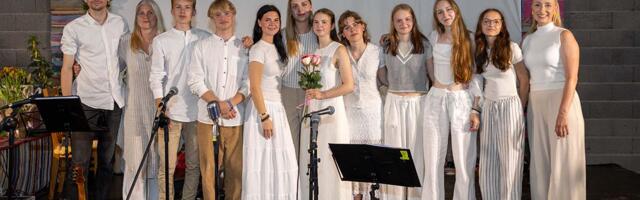 Fol­kan­samb­lit Uu­ri­kad tu­lid vii­ma­se­le kont­ser­di­le kuu­la­ma üle 750 aus­ta­ja