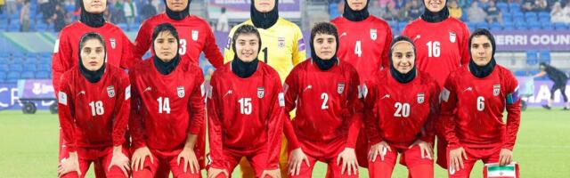 Hümni laulmisest keeldunud Iraani naisjalgpallurid ei julge kodumaale naasta, viis mängijat põgenes hotellist