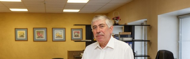 Meelis Virkebau valmistab ette lepituskoosolekut
