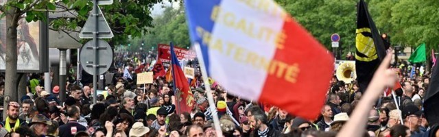 Prantsusmaal loobuti meeleavaldajate survel vaktsineerimata kohvikukülastajate vangistamise plaanist