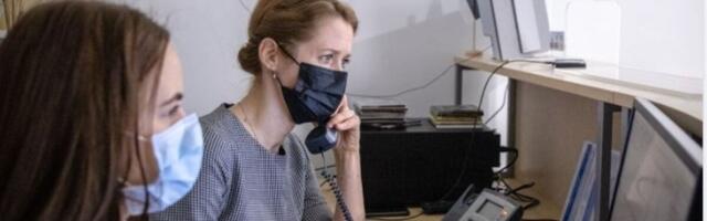 Peaminister Kaja Kallas käis perearstikeskuses abiks