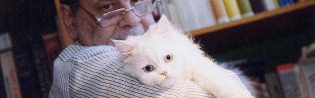 ARVUSTUS | Kass Kuu peal. Oma veerukirjades Mati Unt hullab, jahmatab ja ironiseerib 