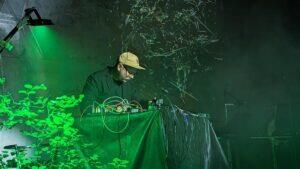 Eriline meeleolu tööstushallis