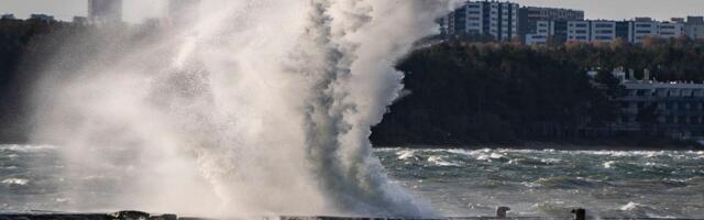 Suursaartele on antud teise taseme tormihoiatus, tuul tõuseb puhanguti kuni 25 m/s