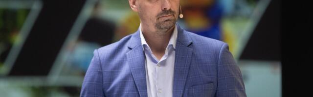 TV3 jalgpalli MMi stuudiot juhivad Kruus, Pärna ja Nava, ERRi stuudiojuhid on Saarnak ja Süvari 