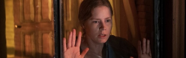 ARVUSTUS | „Naine aknal”. Kui keskpärasest raamatust sünnib veel viletsam film