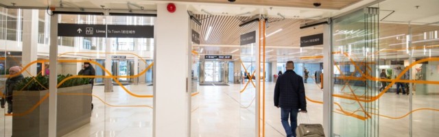 Politsei sai uued kallid telefonid, aga ei hakka ikka piiril vaktsineerimistõendeid korralikult kontrollima