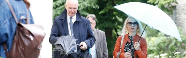 FOTOD | Taas kogunes Estonia teatri nõukogu. Kas Aivar Mäe osas täna oodata sisulisi otsuseid?