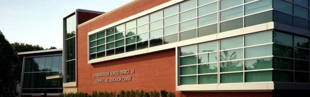 USA Illinoisi osariigi linn piirab ligipääsu haridusele rassi järele