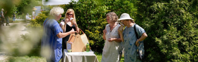 INIMESE JA LOODUSE ARMASTUSLUGU | Linnaaednikud avasid Suuremõisa lossi aia viiele meelele