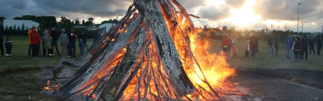 Seiklusfest, vanasõidukite näitus, jaanituled