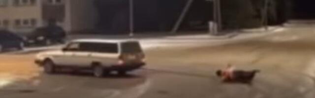 VIDEO | Auto järel kelguga lõbusõitu tegemine võib lõppeda õnnetult