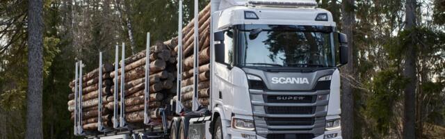 Rootsis veab puitu elektriline metsaveok