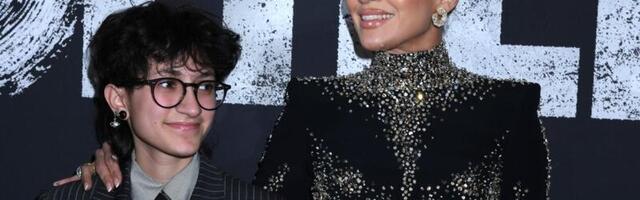 Jennifer Lopez võttis punasele vaibale kaasa oma lapse. Hiljem käratas ta paparatsole