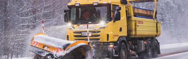 Kuula: 02.12 Autotund: Kus lumesahk on? Miks tee libe on? Kas ilma soolata tõesti ei saa? Ekspert selgitab, kuidas toimub talvine teehooldus