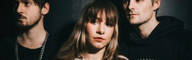 Night Tapes asub The Neighbourhoodi soojendusbändina staadioniturneele