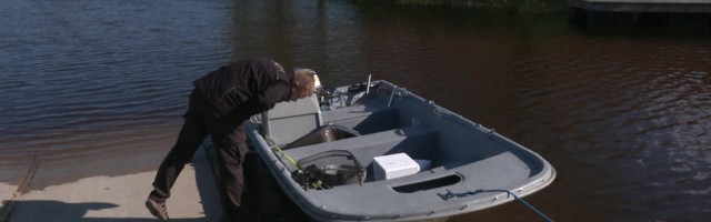 Reporter: Emajõel uppus ümber läinud paadi alla jäänud 51-aastane mees