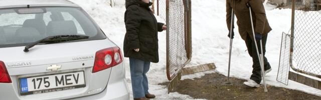 Maal poodi või arstile üleöö ei pääse. Appi tuleb sotsiaaltransport, kuid kui palju see maksab?