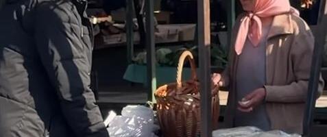 Luka kupio sva bakina jaja na pijaci i rasplakao Pančevo pred Vaskrs: Ovim rečima oduševio sve VIDEO