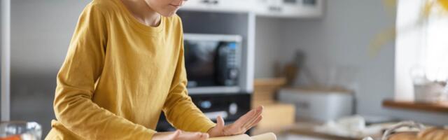 Kui laps teeb üksi kodus olles süüa: köögiohud ja nutikad lahendused vanemale meelerahuks