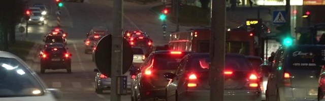 Reporter: Kaamose aeg toob kaasa raskeid õnnetusi! Pimedusest sõiduteele astuvaid jalakäijad pole lihtsalt autoroolist näha