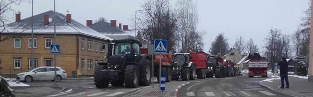 FOTOD | „Peaminister, astu tagasi. Järgmine kord tuleme Tallinna!“ Põllumehed avaldasid Antsla kesklinnas meelt