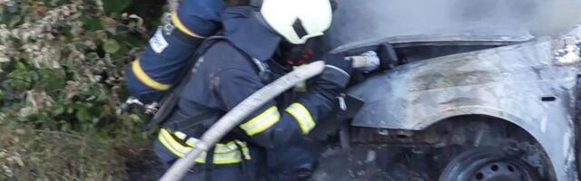 Türil süttis sõiduauto