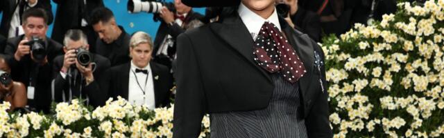 ÜLLATUS PUNASEL VAIBAL! Popiikoon Rihanna ootab kolmandat last