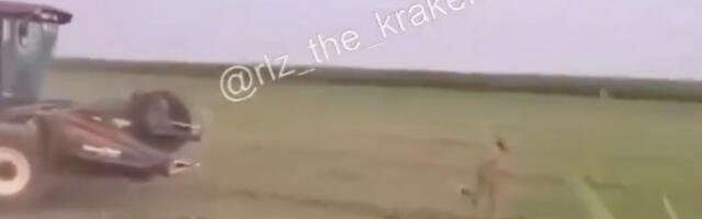 VIDEO: Ukraina talunik ajas sõjaväe värbajat põllul traktoriga taga