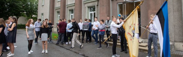 Valitsus lubab uuest nädalast kõik lapsed kooli